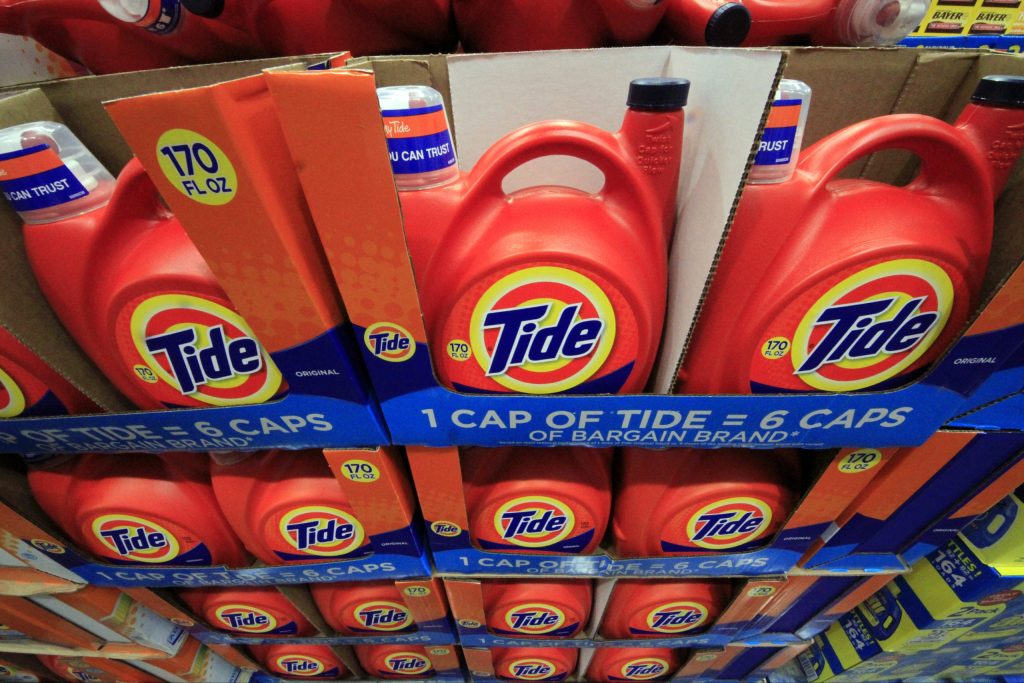 Procter & Gamble 2Q profit falls, tops estimates