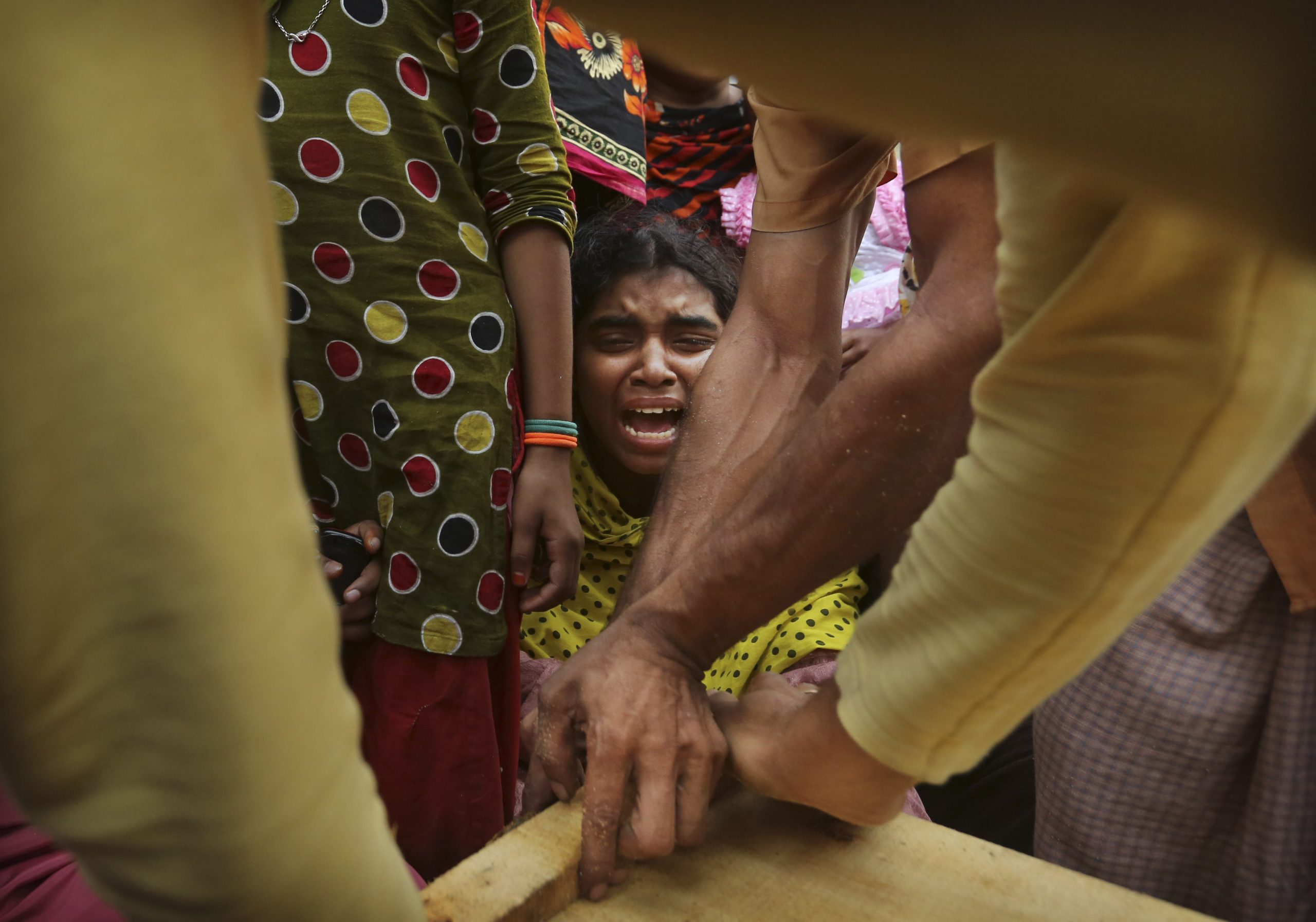 Bangladesh building collapse death toll nears 350