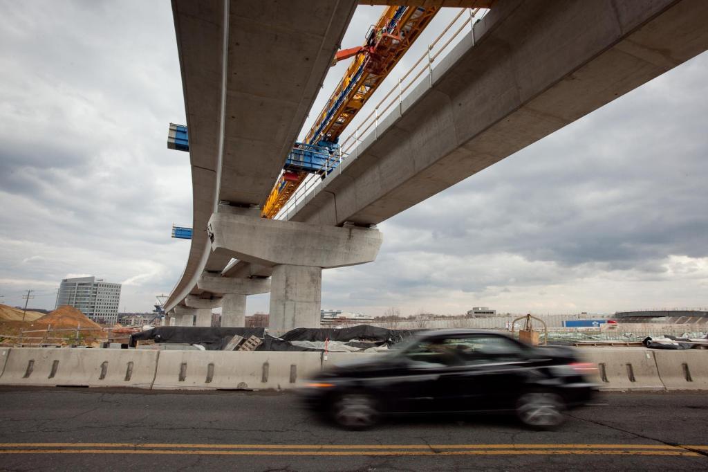 Audit: Dulles rail 6 months behind schedule