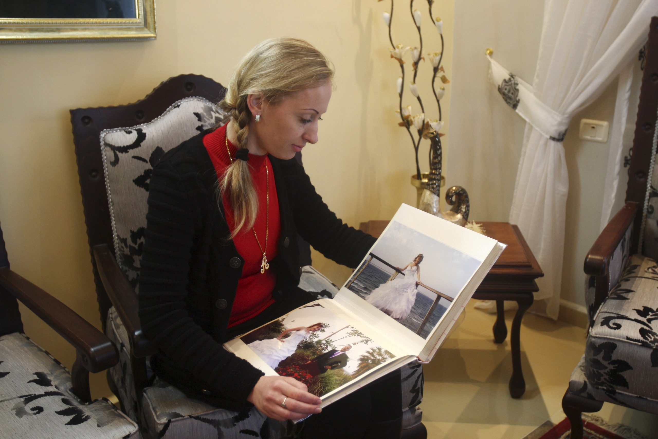 European women marry, give hope to Samaritans