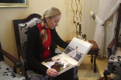 European women marry, give hope to Samaritans