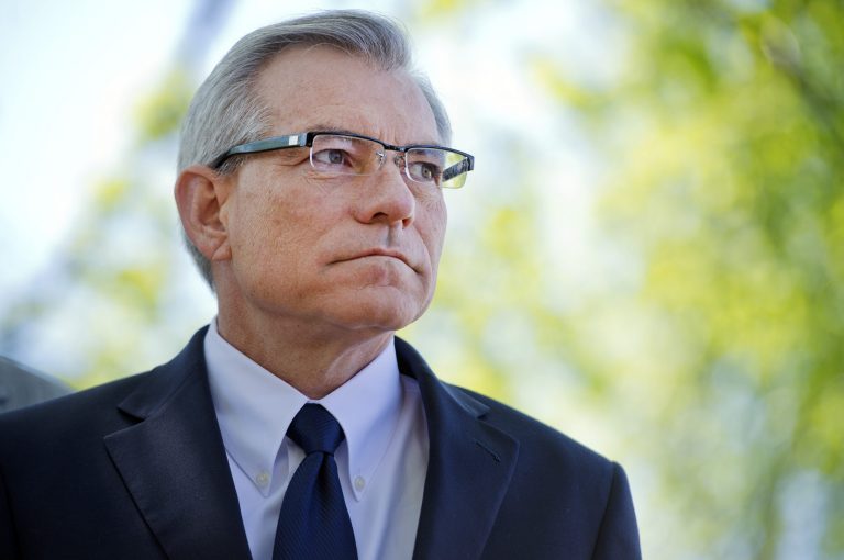 Rep. David Schweikert, R-Ariz., introduced a bill that establishes that workers in the new economy qualify as independent contractors under federal law, rather than employees of the company that created the application. (CQ Roll Call via AP Images)