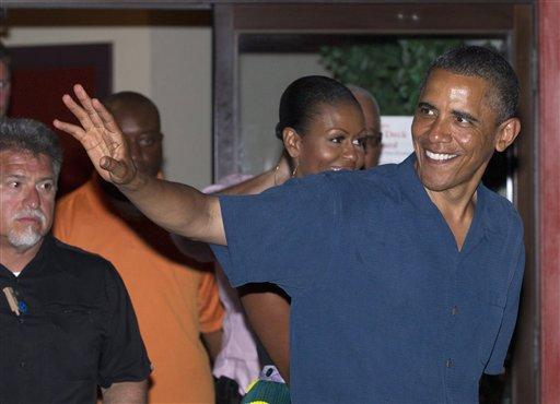 Obama keeps full vacation day after Libya briefing