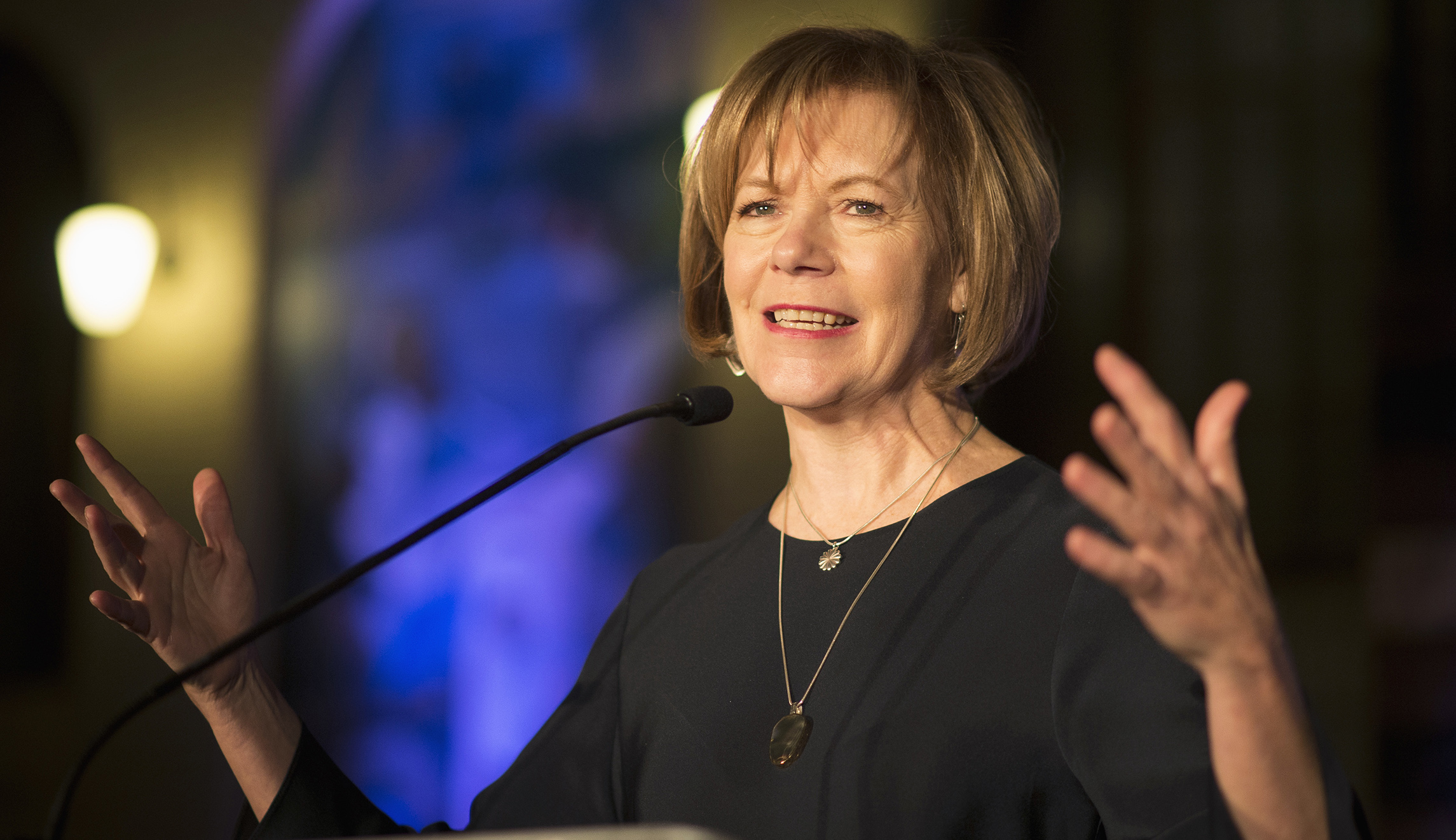 Minnesota Gov. Mark Dayton picks Lt. Gov. Tina Smith to replace Al Franken