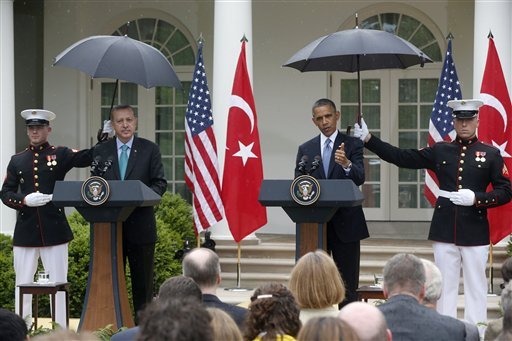 Obama 47 minutes late for his press conference; leaves reporters in the rain