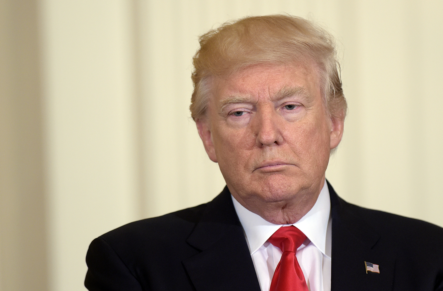 Poll: More Americans want independent probe of Trump, Russia