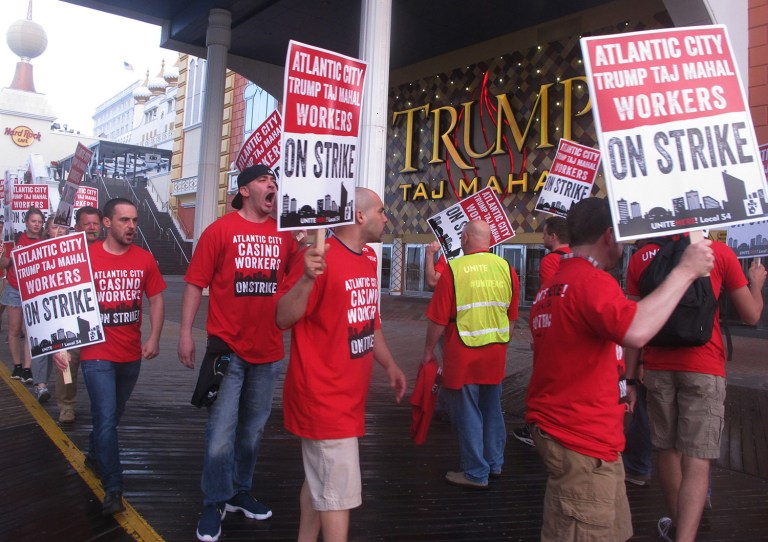 Union members picket outside the Trump Taj Mahal casino in Atlantic City N.J. (AP Photo/Wayne Parry)