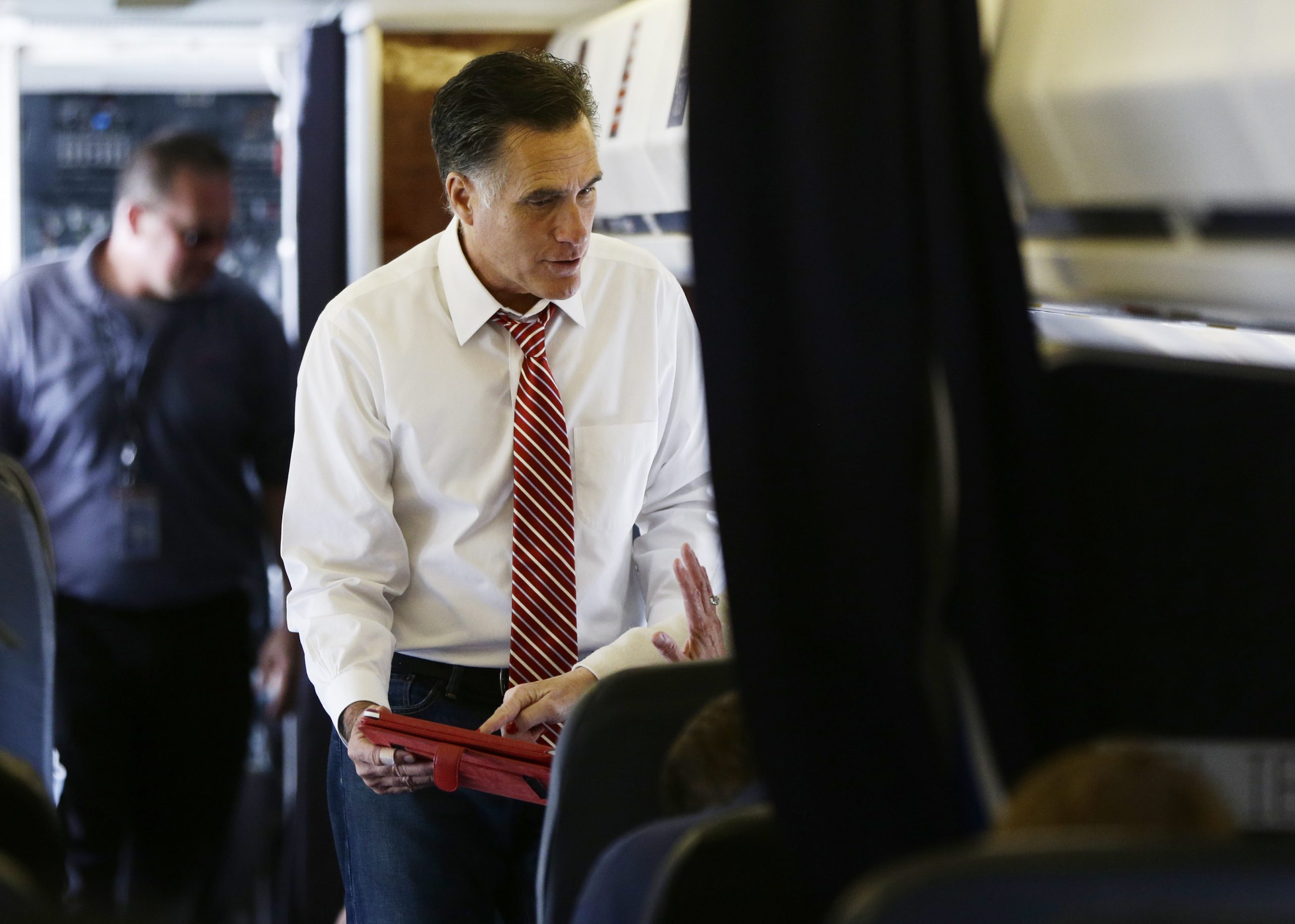 Romney moves swiftly to capitalize on debate success