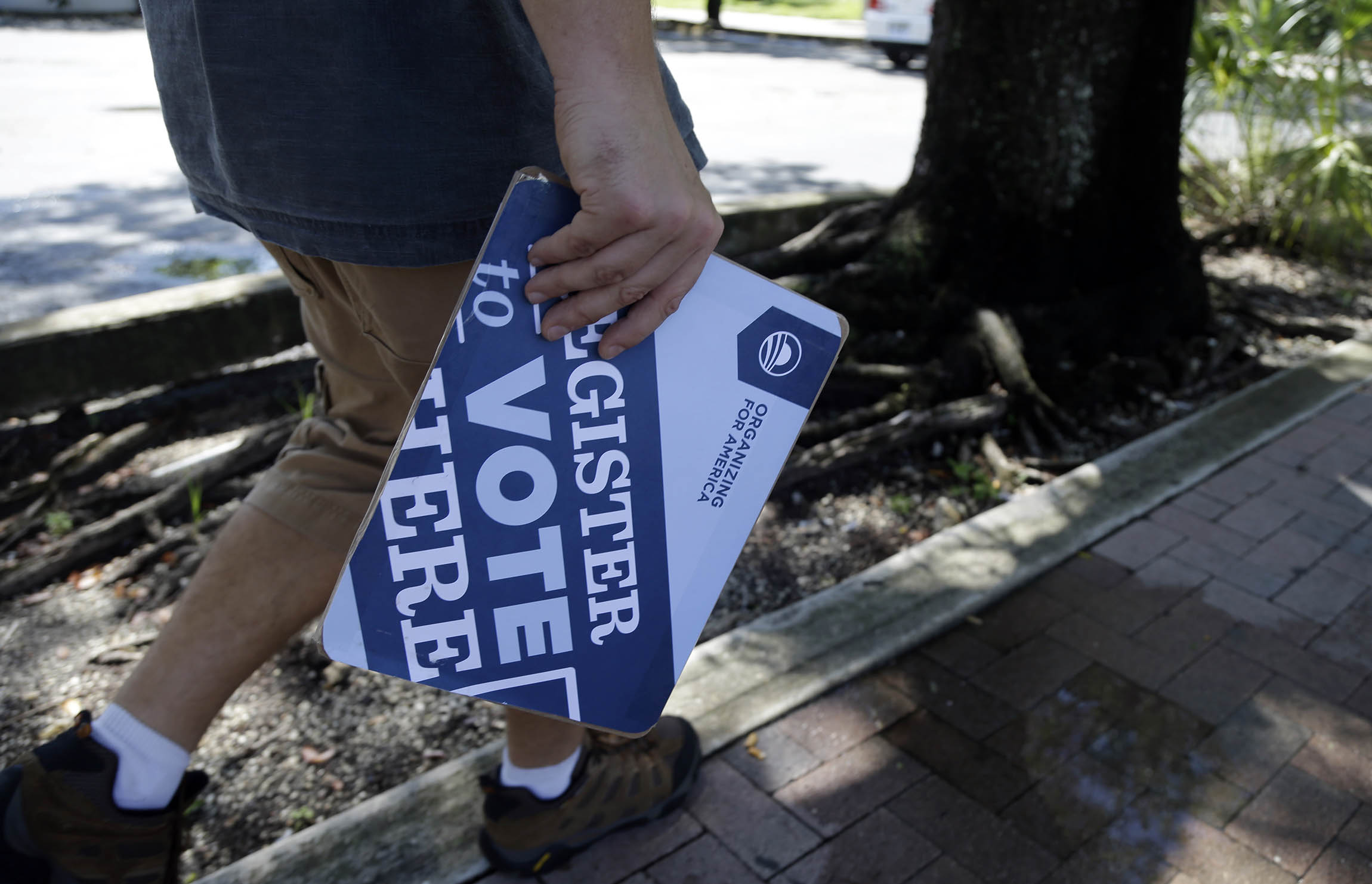 Voter registration numbers show battleground states are getting redder