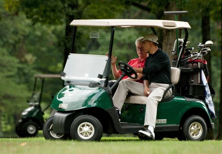 As fiscal cliff looms, President Obama returns to the golf course with Bill Clinton