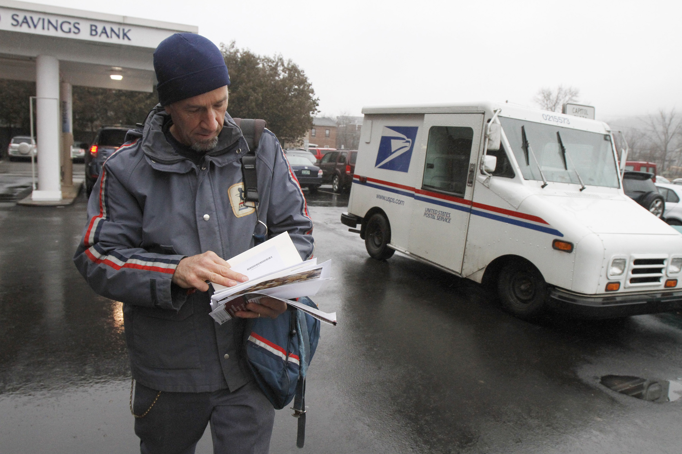 Postal Service posts $1.6B loss for quarter