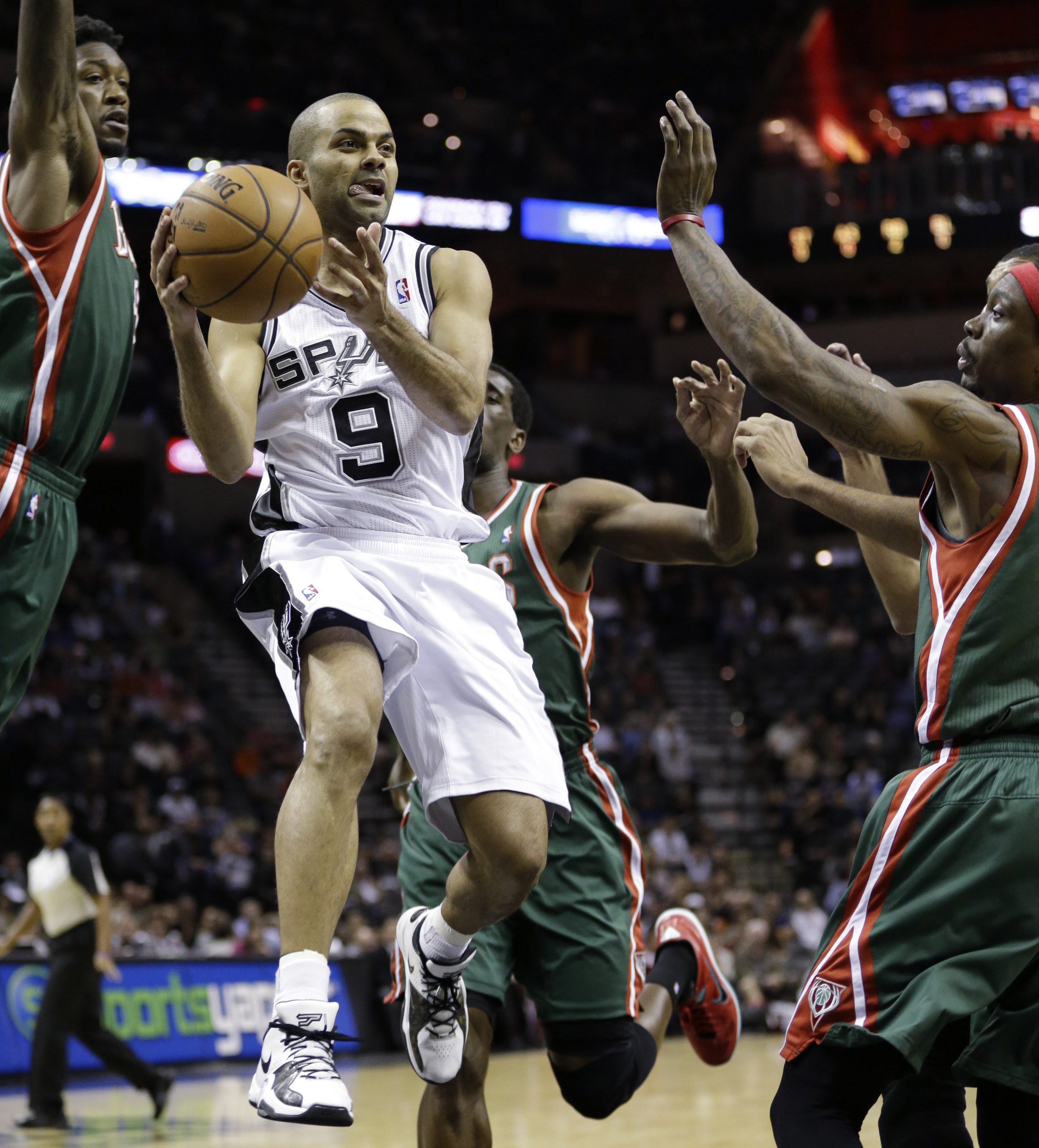 Parker, Neal score 22 in Spurs’ win over Bucks