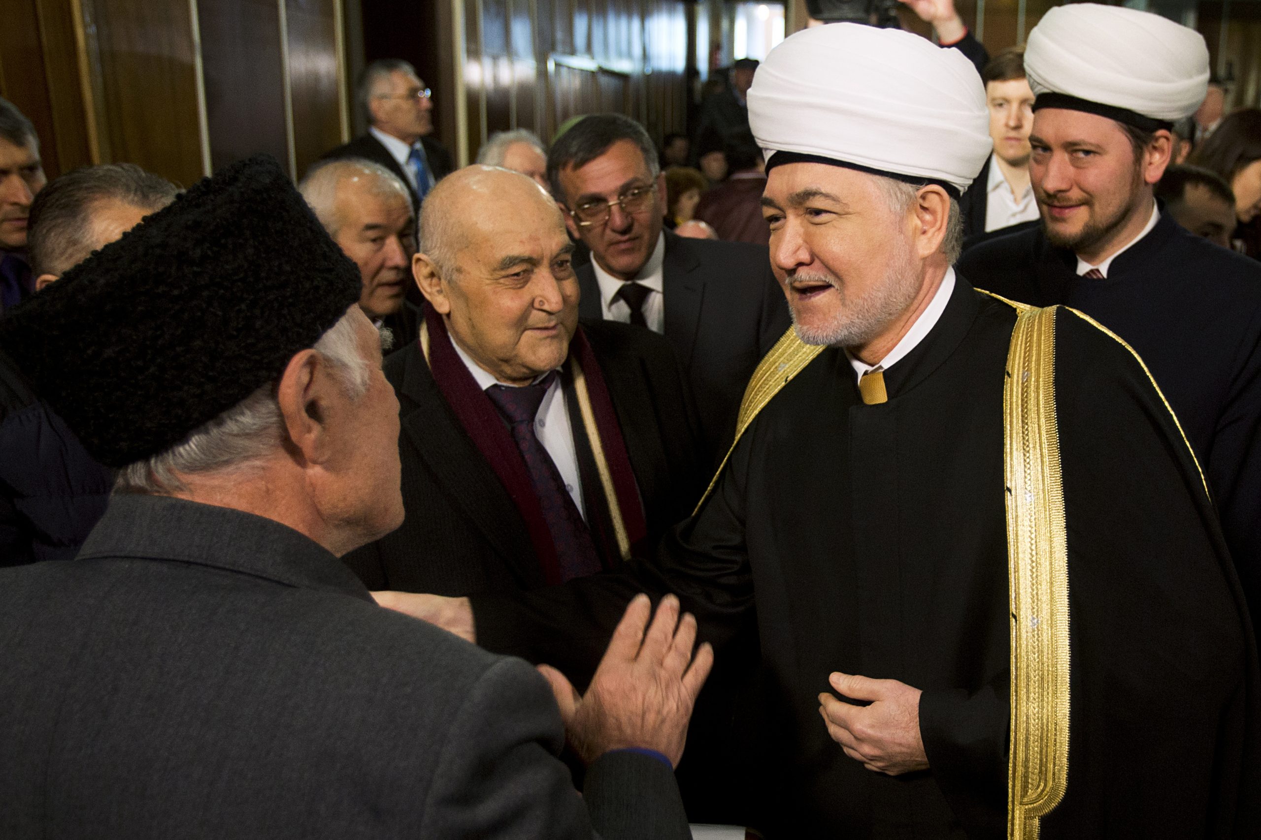 Crimea’s Tatars condemn annexation, seek autonomy