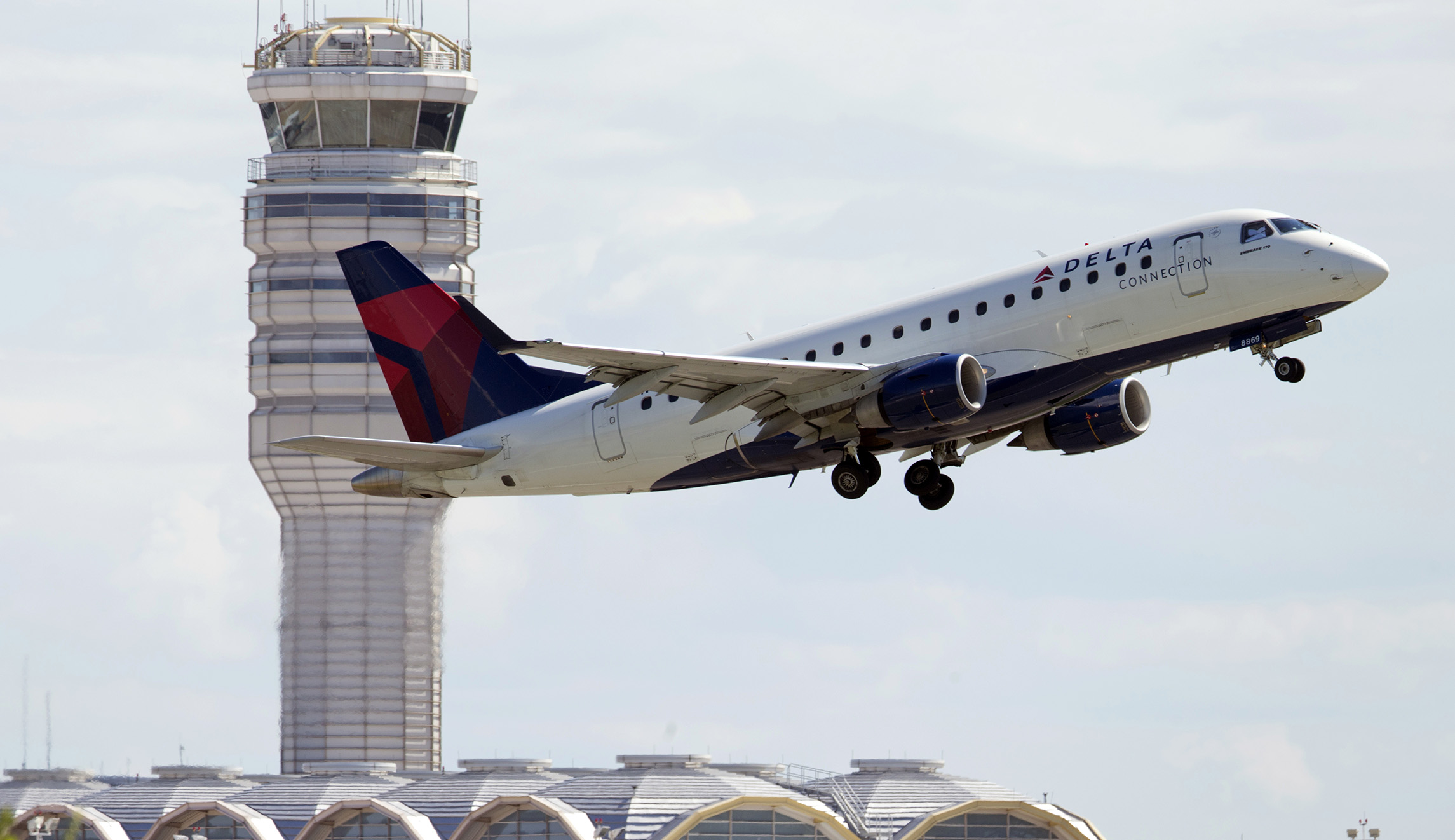 Trump takes credit for safest year ever for air travel