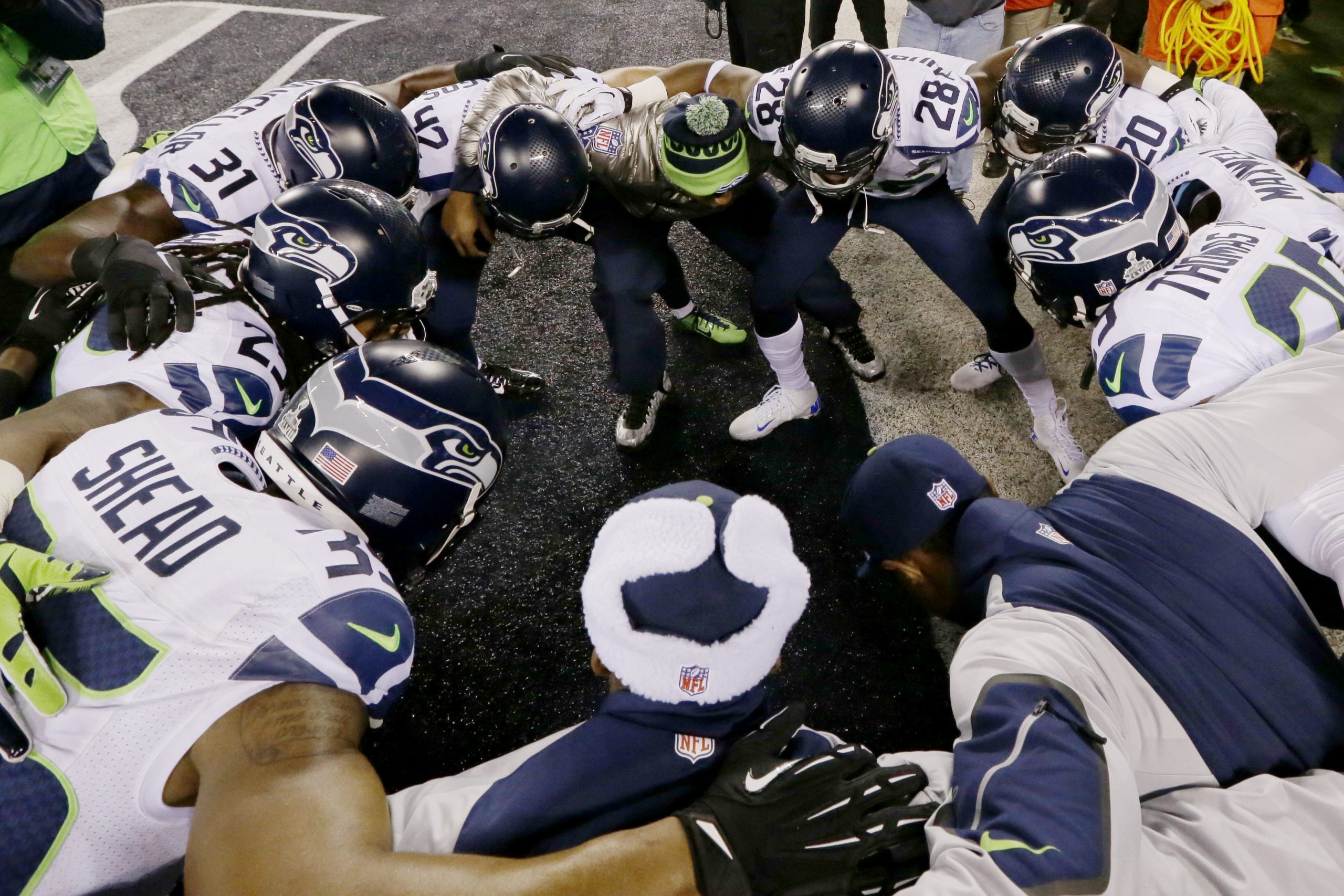 Obama predicts 24-21 final Super Bowl score but won’t take sides