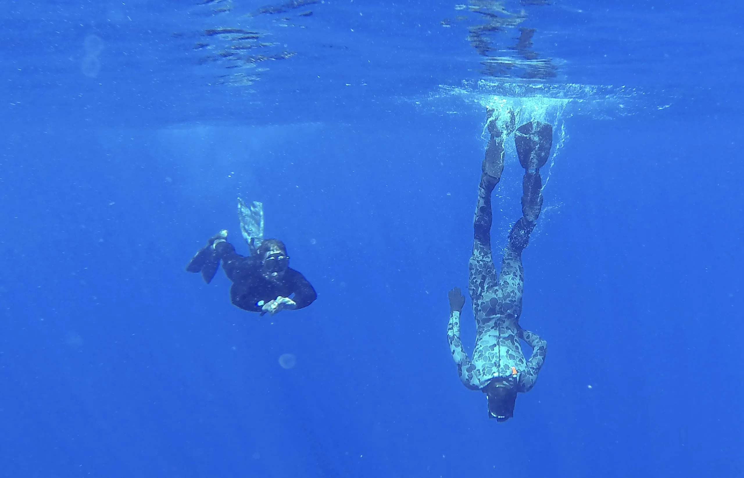 Ocean debris left by jet depends on angle, speed