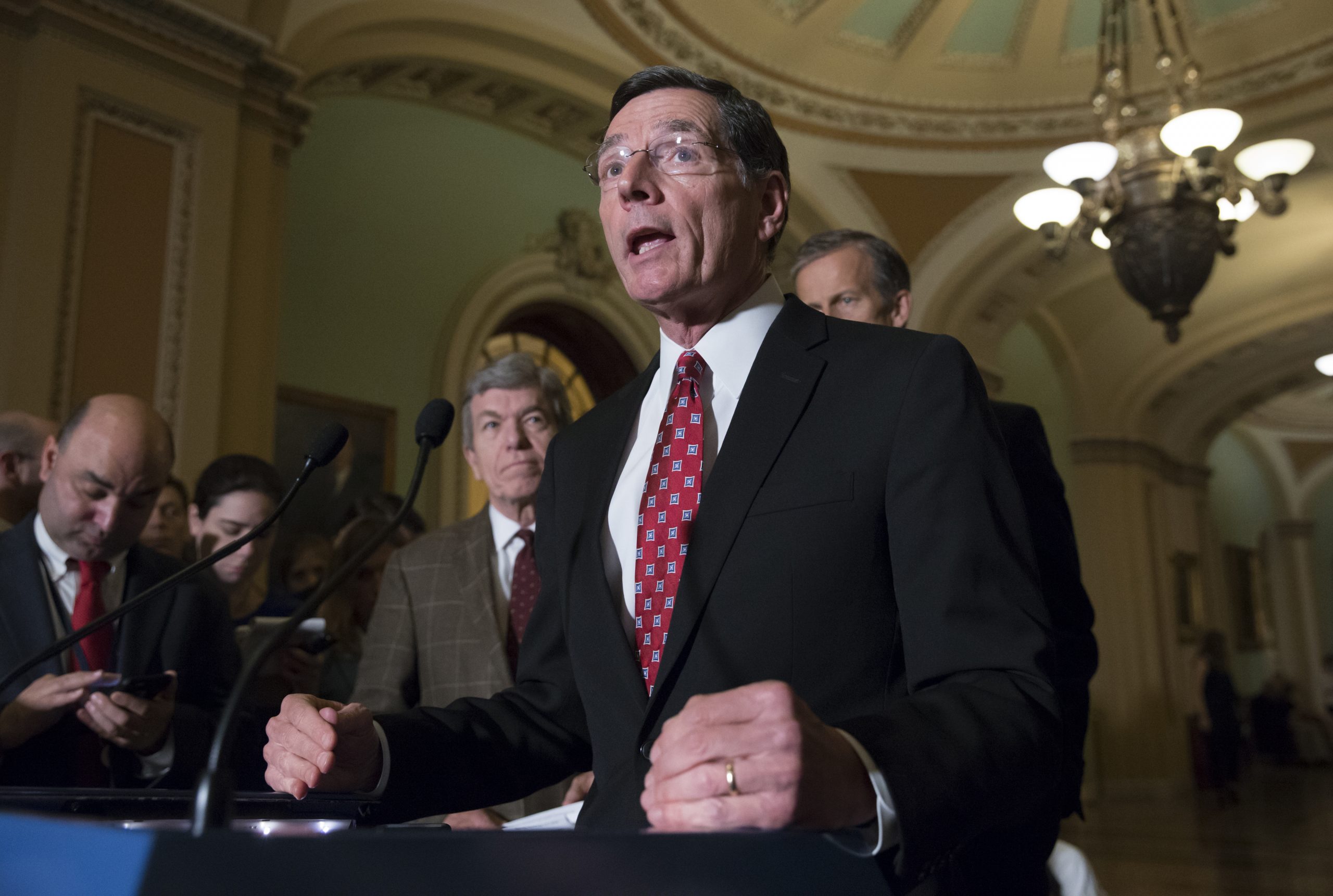 GOP senator warns Dems to get on board with energy bill compromises
