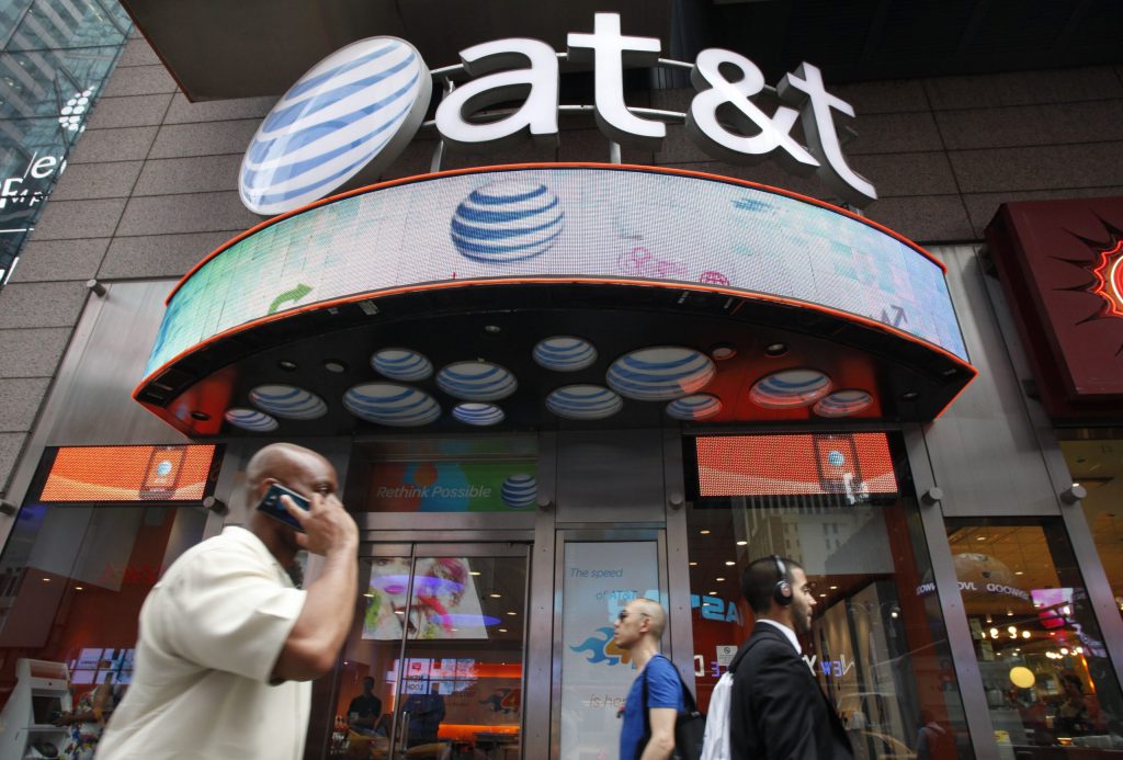 AT&T and Verizon delay 5G rollout around airports