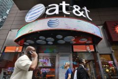 AT&T and Verizon delay 5G rollout around airports
