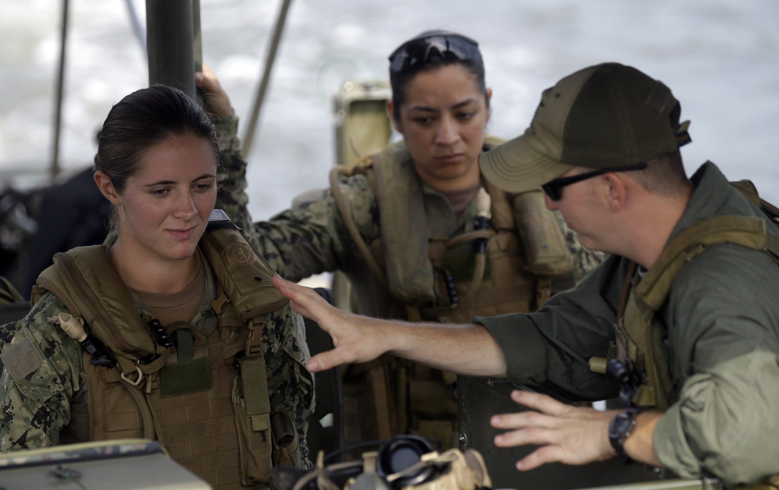 Senate to hear from service leaders on women in combat