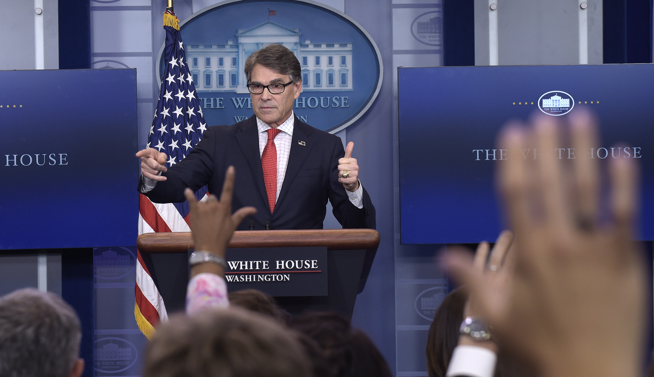 How Rick Perry won over the White House press corps