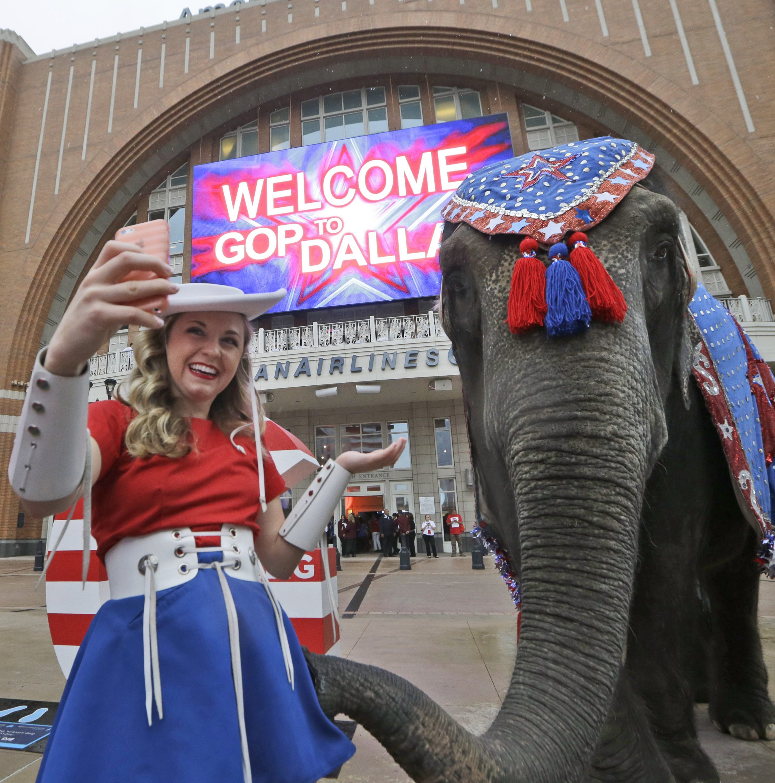 Dallas woos officials for 2016 GOP convention