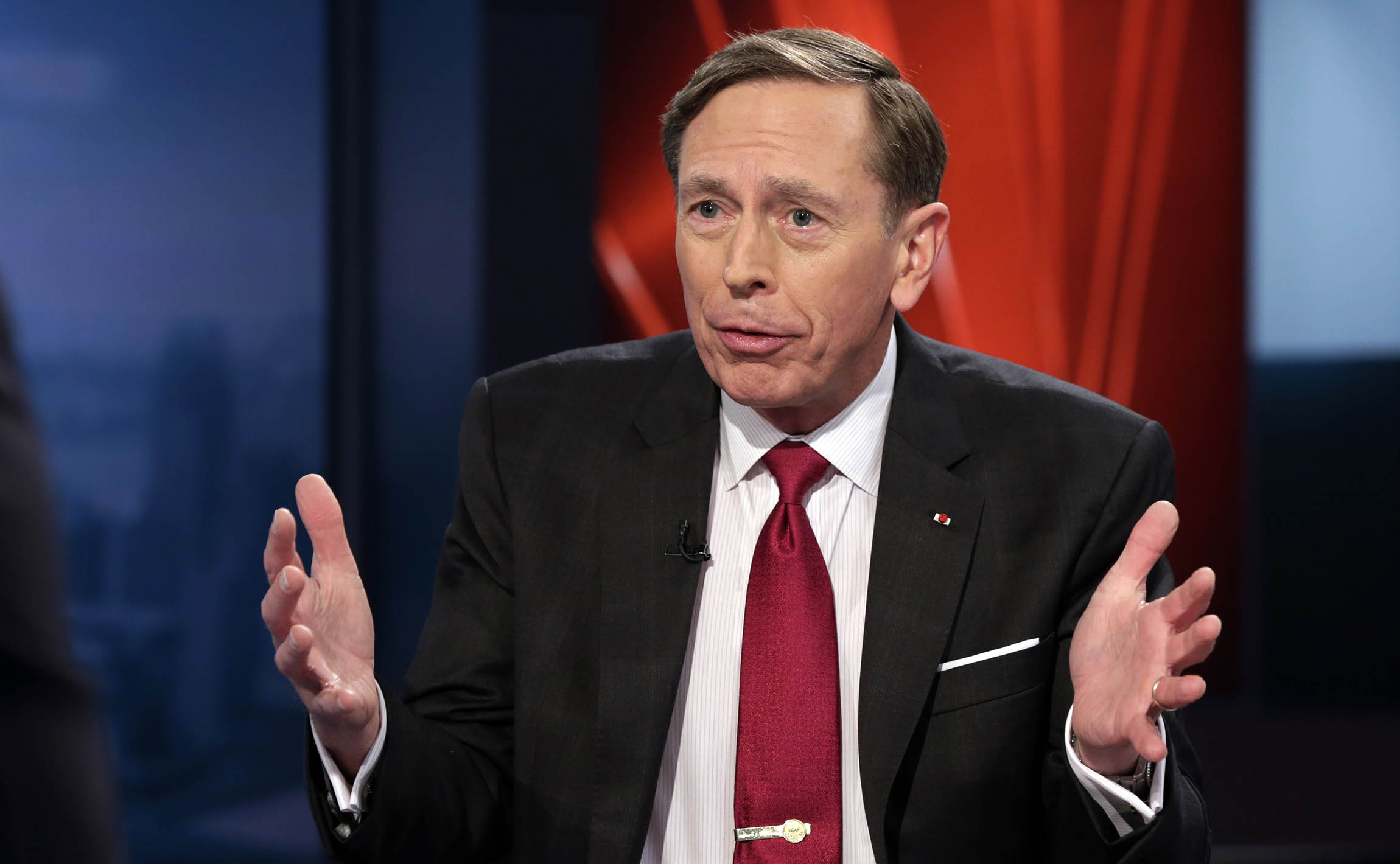 Top Trump aide: ‘Premature’ to name Petraeus a candidate for secretary of state