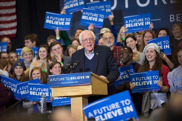 According to the campaign, 1,220 people gathered in the Great Bay Community College gymnasium, although the crowd seemed louder than due to the room's acoustics. (AP Photo/John Minchillo)