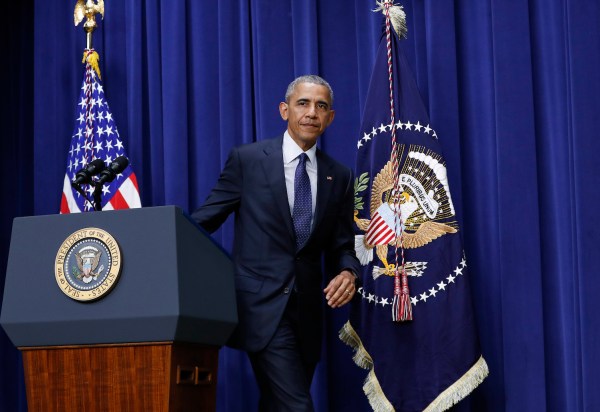 Obama thanks cops at White House event