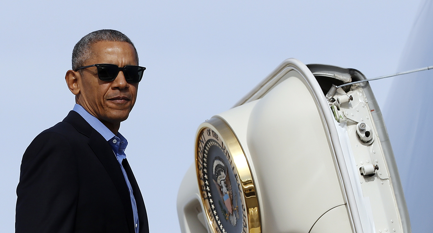 Obama mocks Trump over reported Twitter block