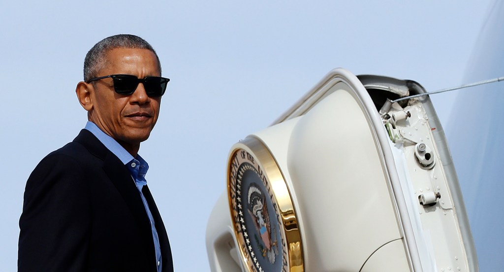 Obama mocks Trump over reported Twitter block