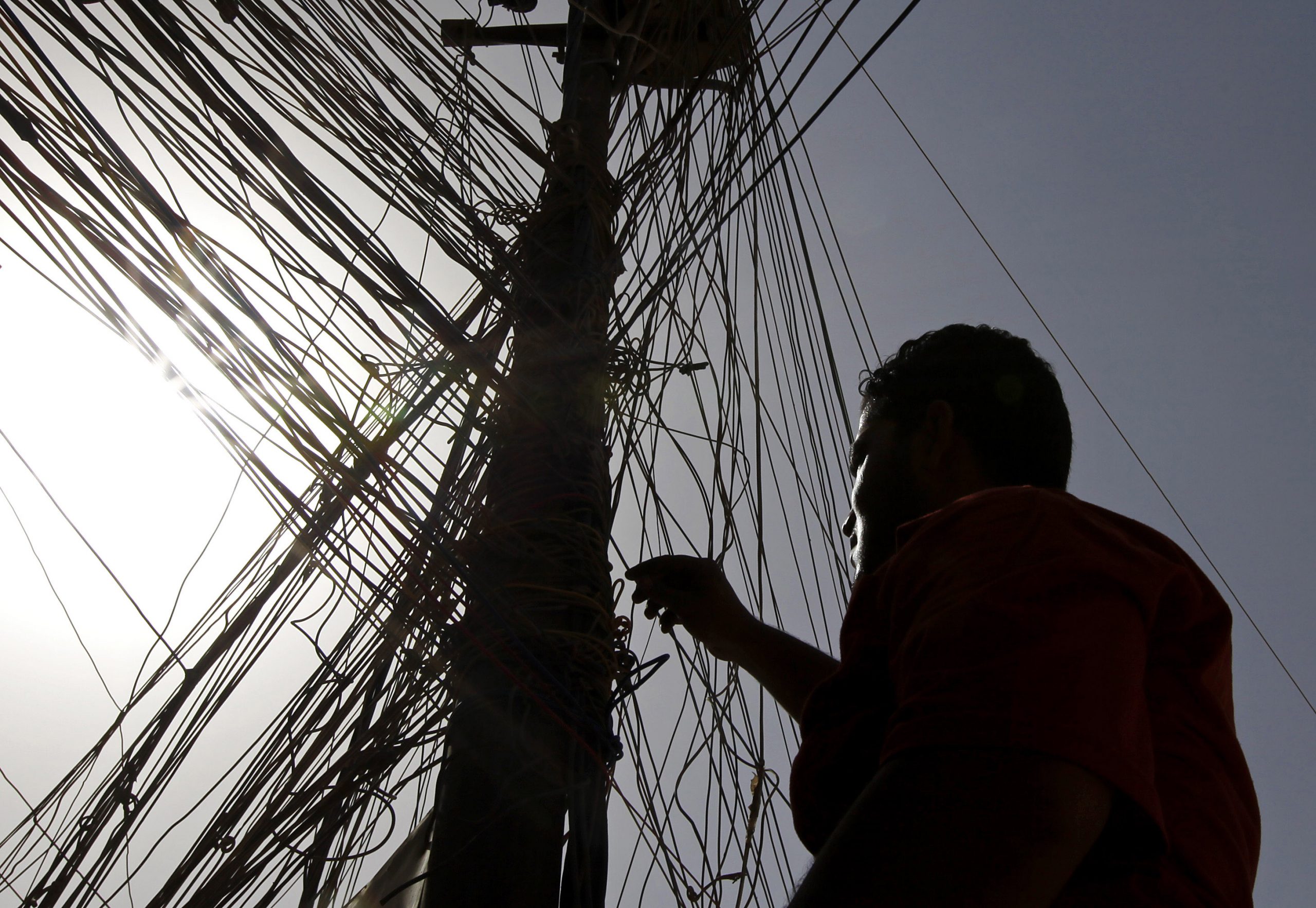 Dem: Islamic State getting free electricity from Iraq