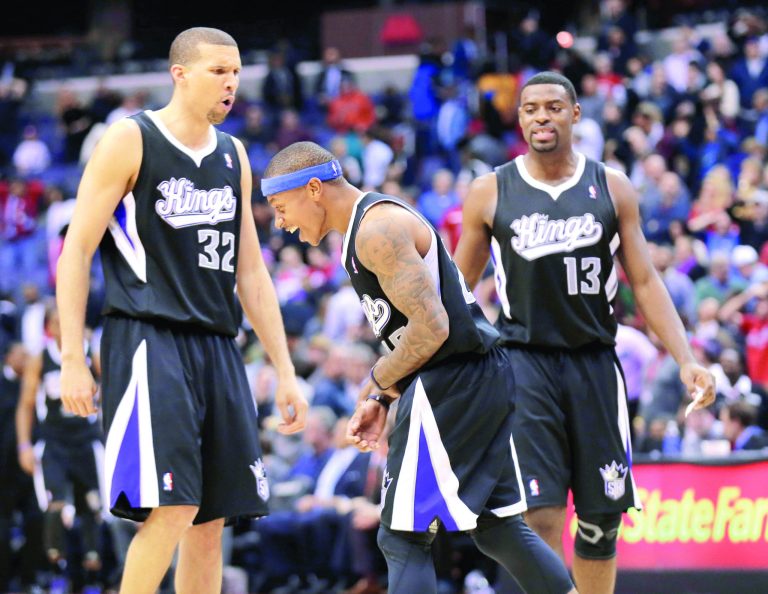 Alex Brandon/AP
Isaiah Thomas, center, scored 10 of his 22 points in the final six minutes, including the game-winning basket with 1.9 seconds left, as the Kings beat the Wizards.