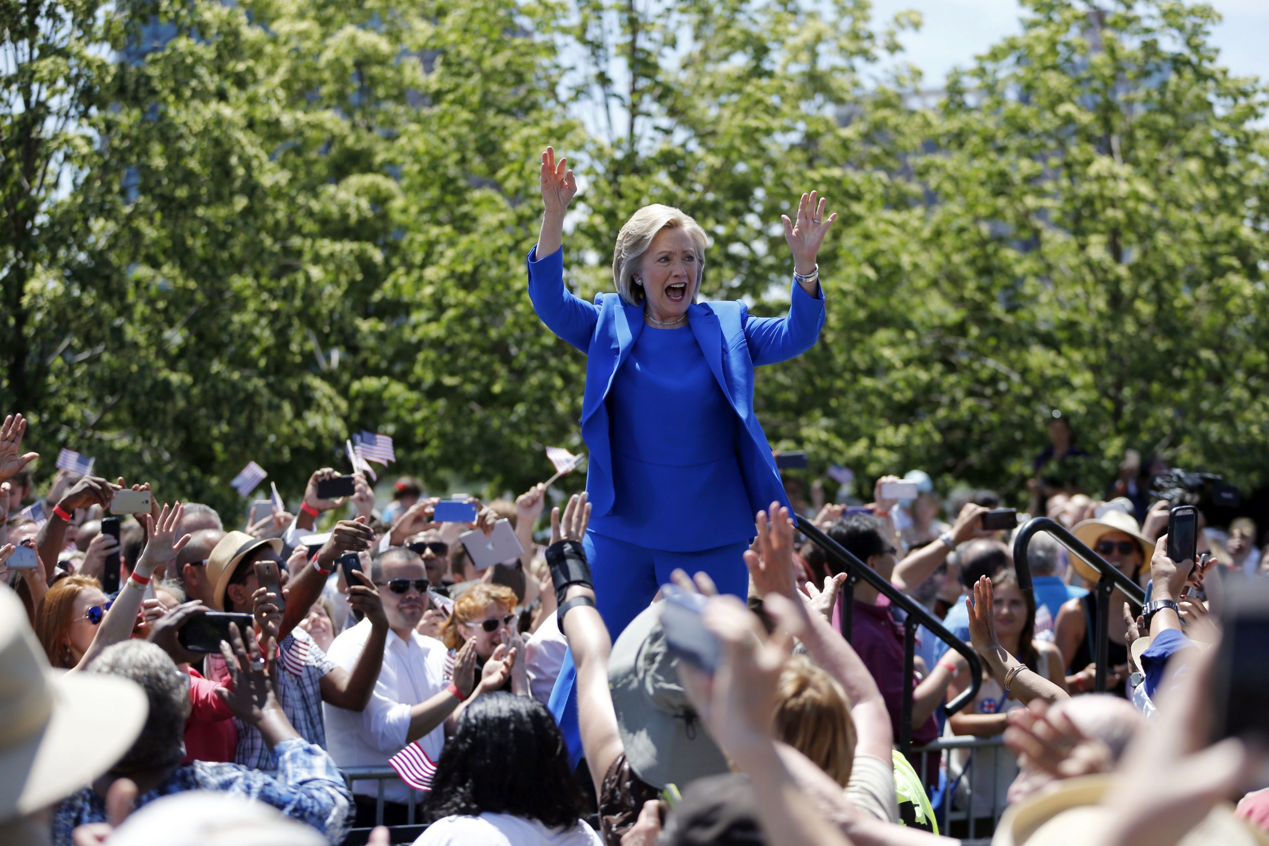 Clinton adviser: Voters don’t care if she doesn’t talk to press