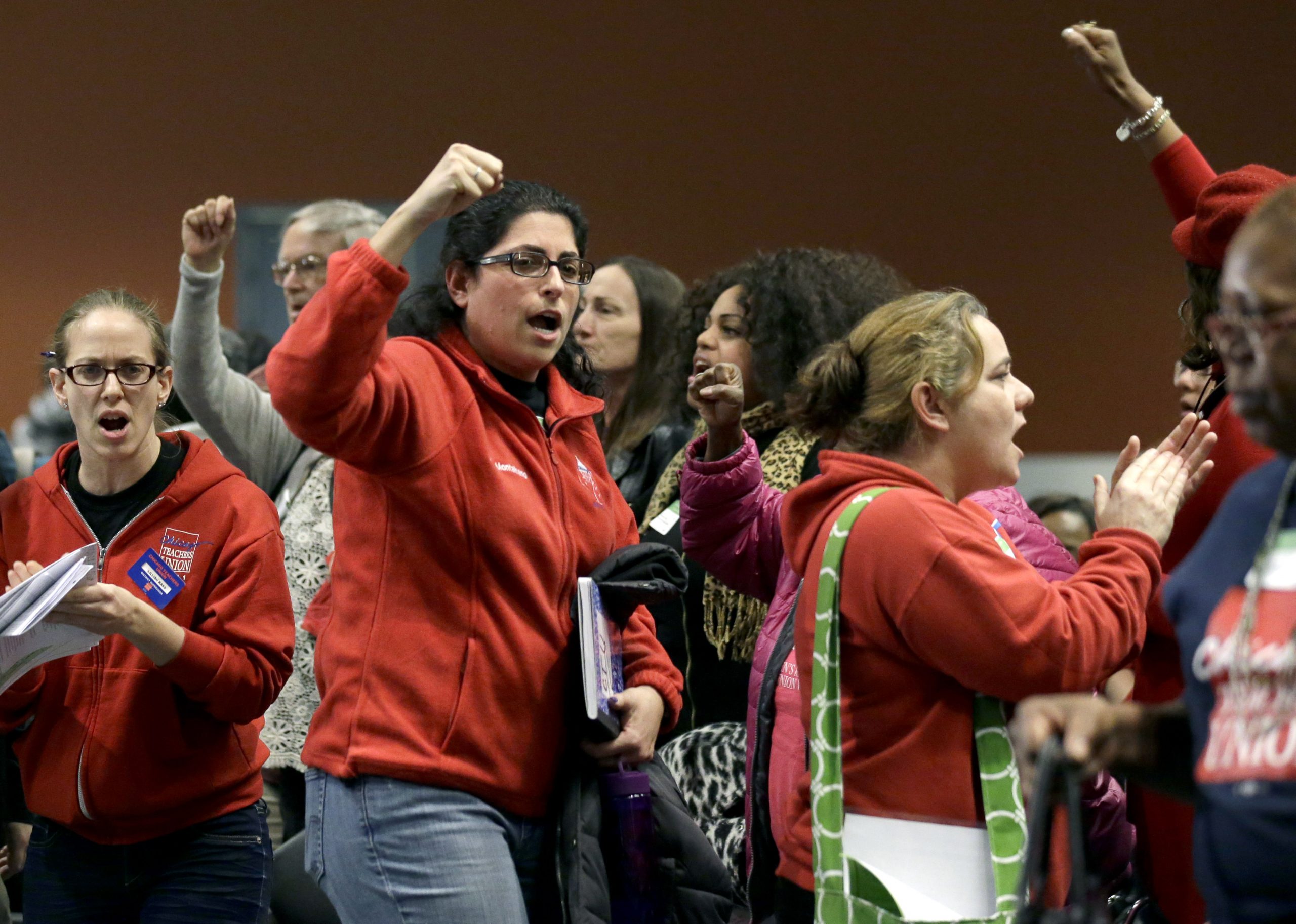 Chicago Teachers Union walks out on students