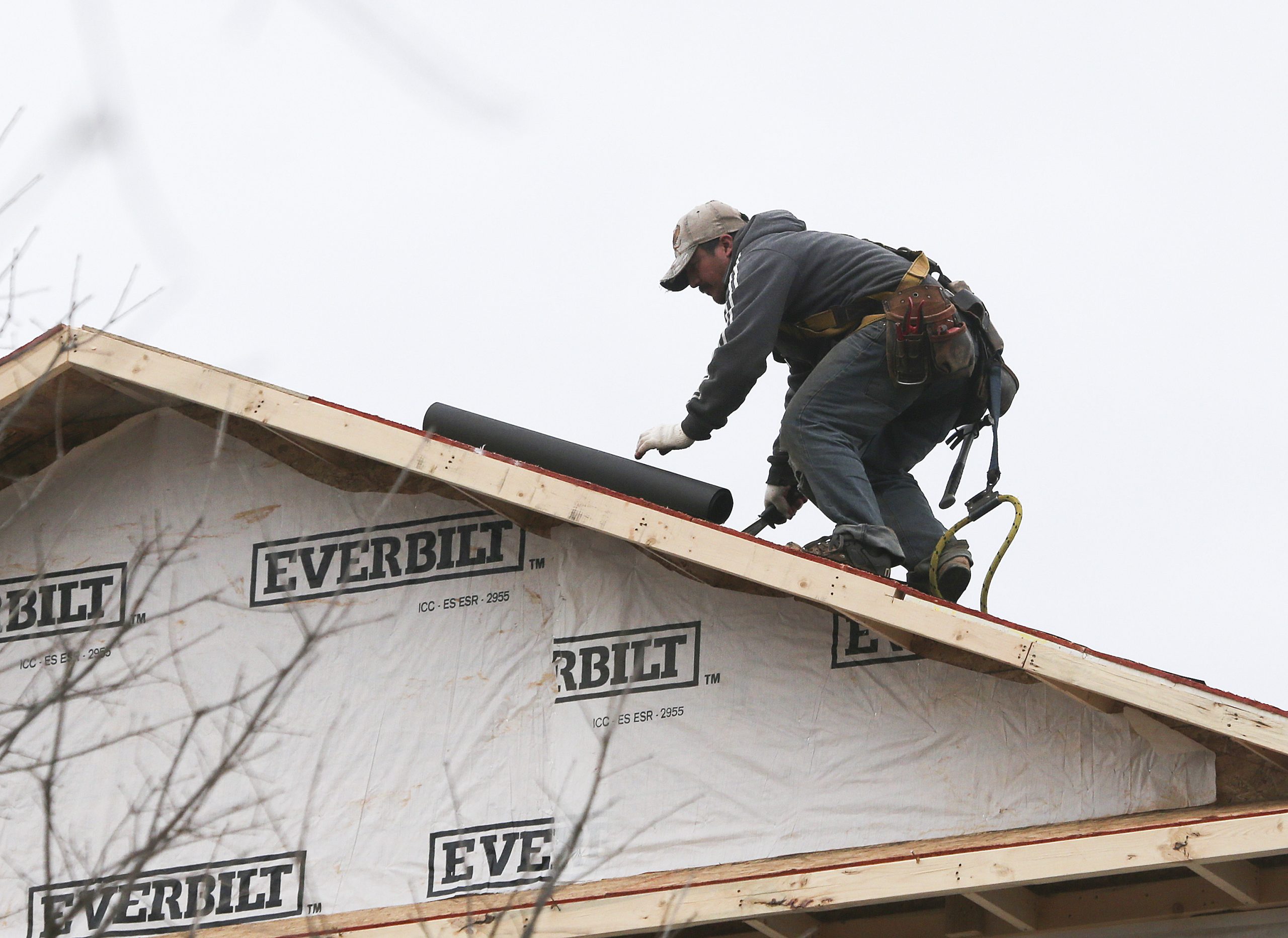 US payrolls top growth projections with 201,000 new jobs in August