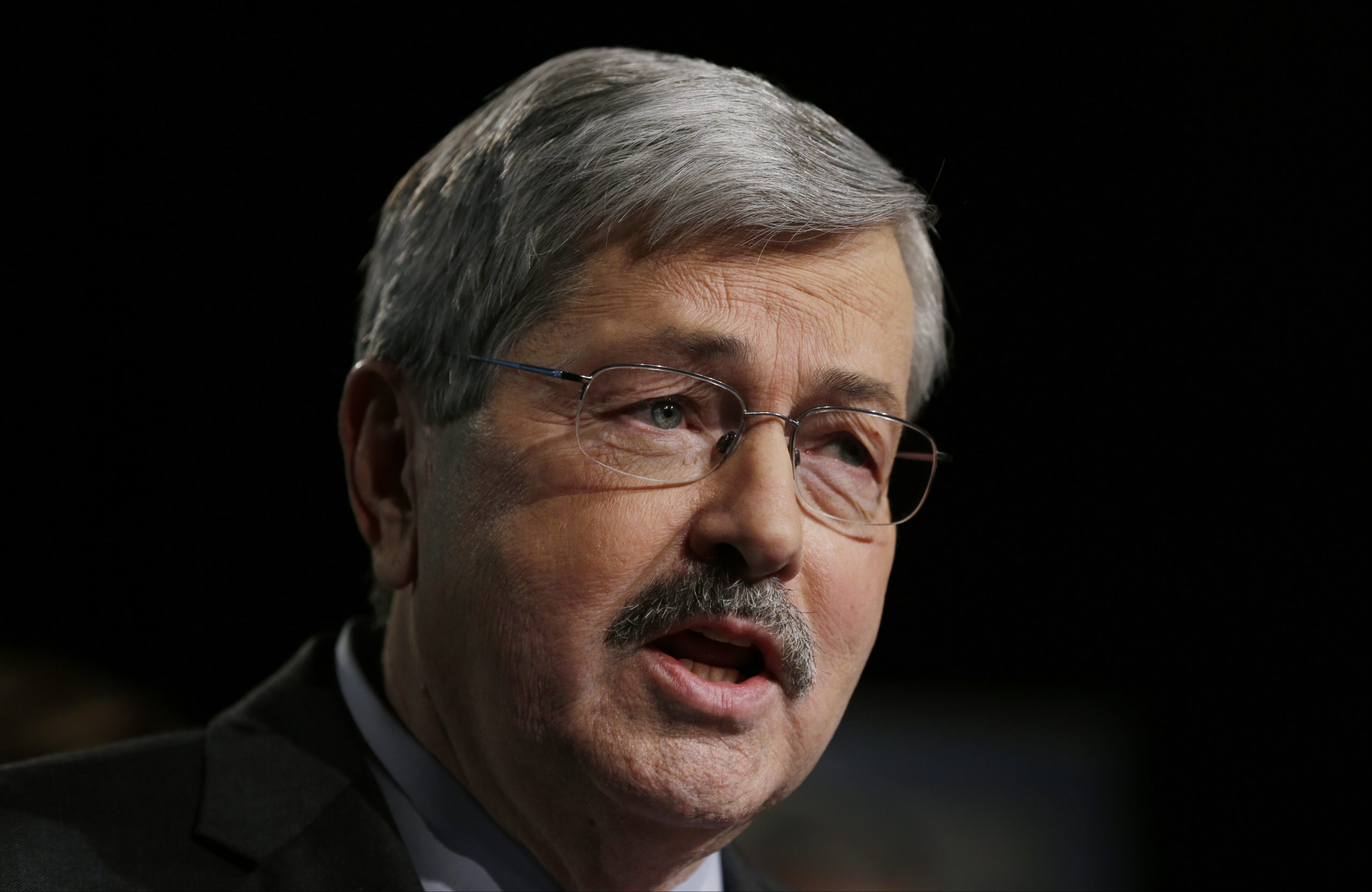 Iowa Gov. Terry Branstad opens campaign with big money advantage