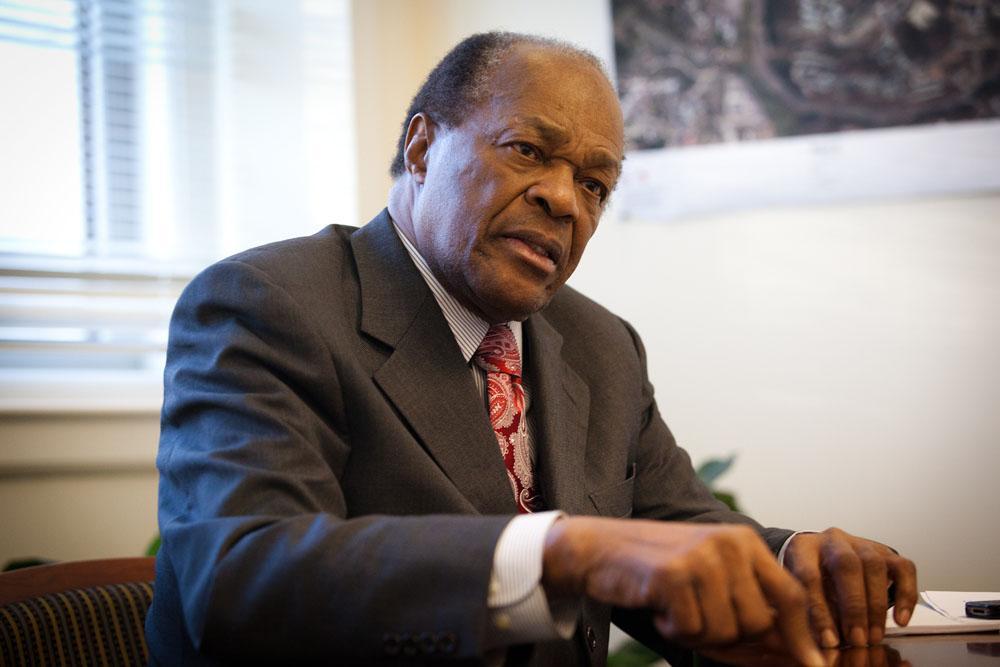 Despite health, Barry readies for primary fight