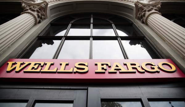 Wells Fargo pays $1 billion to settle investigations of auto loans, mortgages