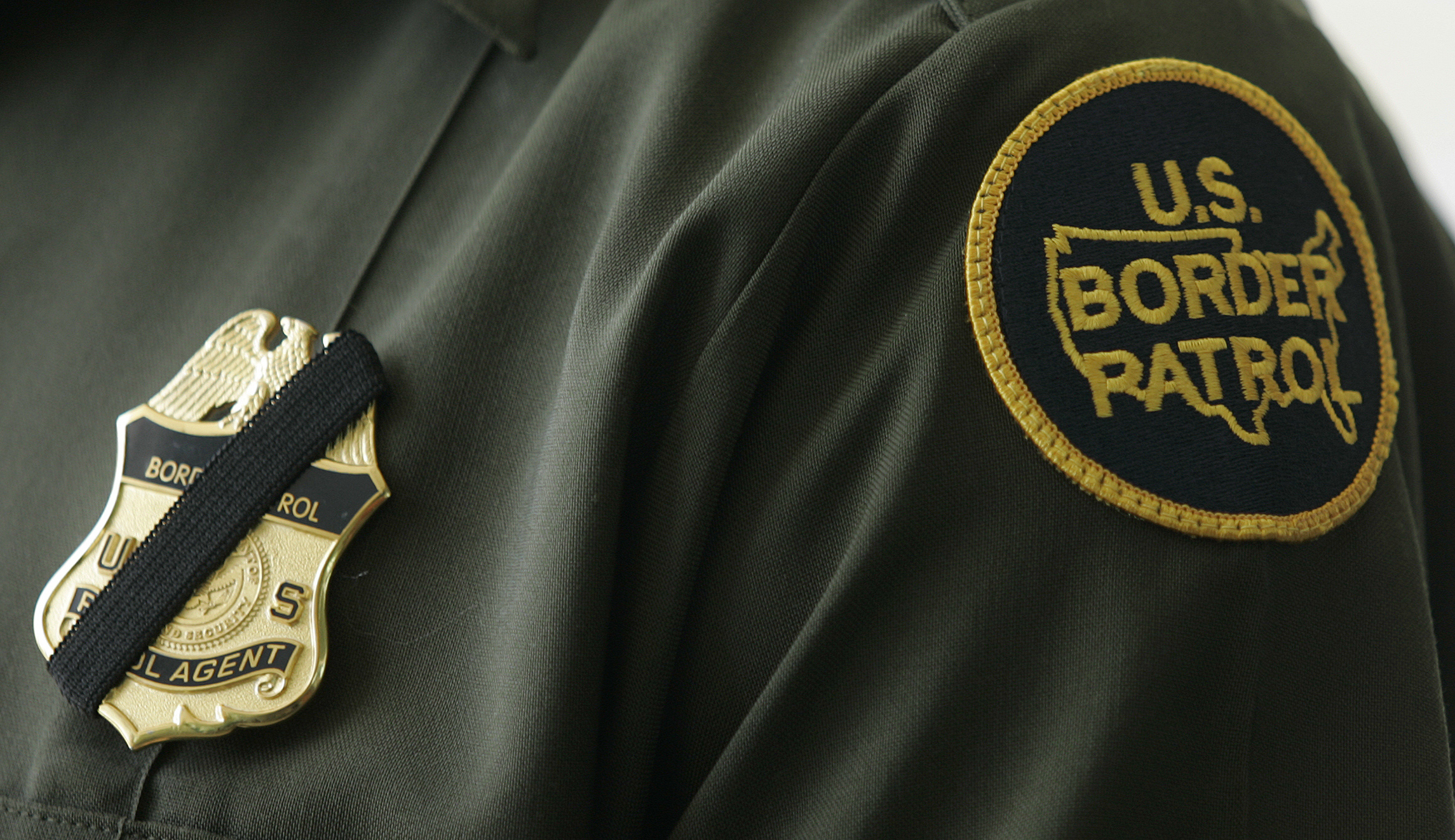 Border agents seize bags of guns, ammo left on Texas ranch
