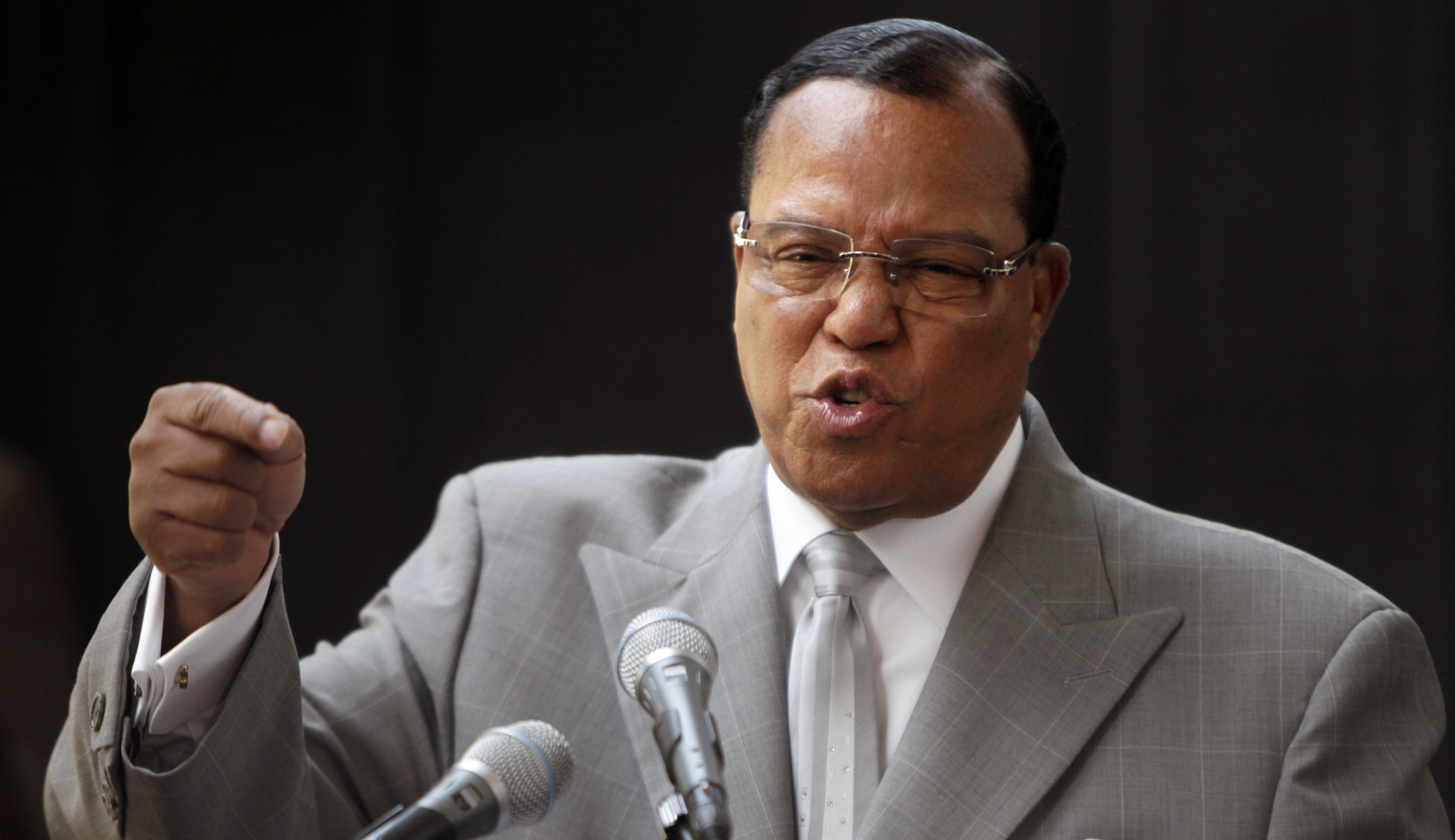 Pastor at DNC who said border wall supporters ‘may well go to hell’ has praised Louis Farrakhan