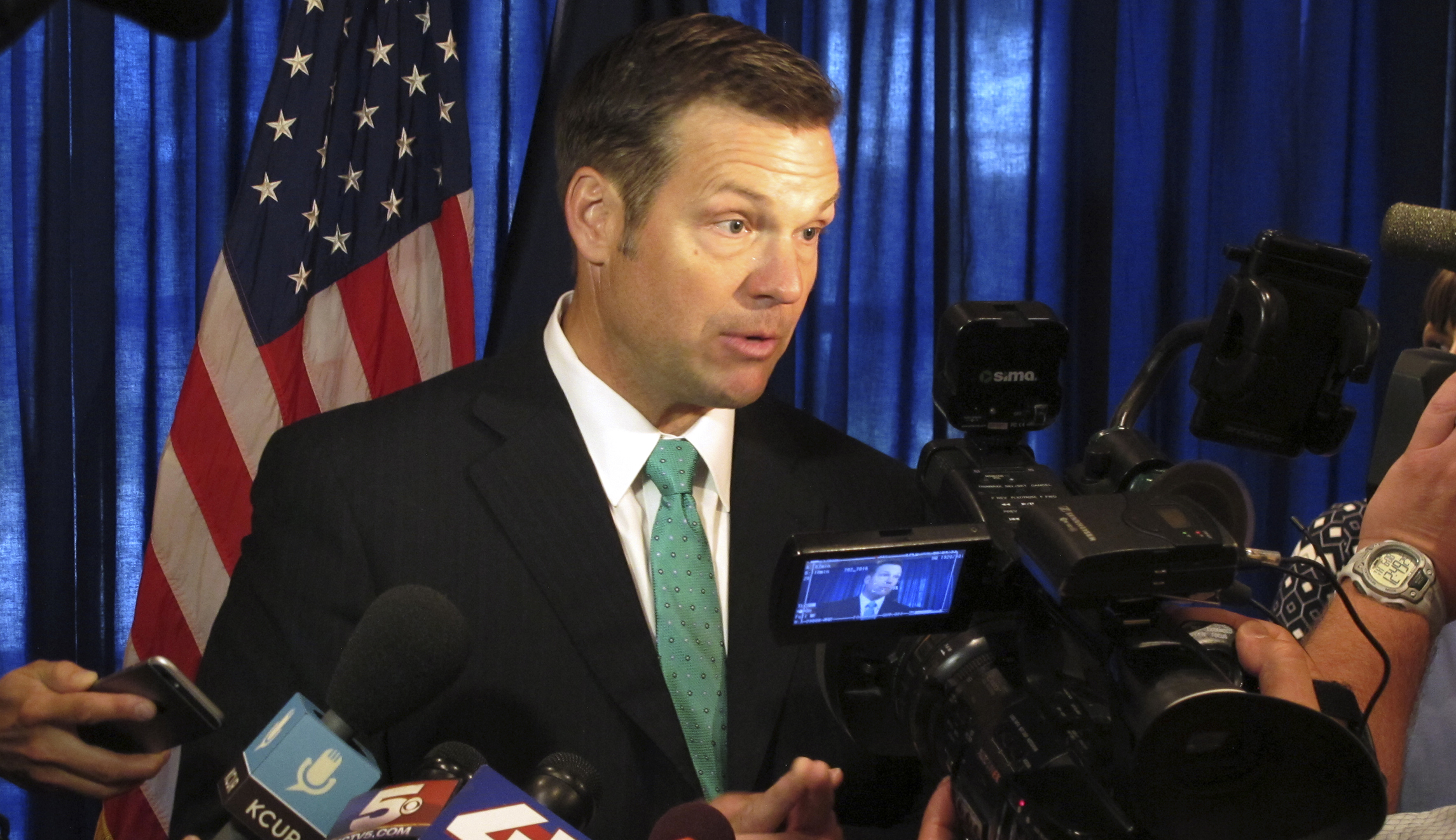 Kansas official forced to register thousands to vote without proof of citizenship