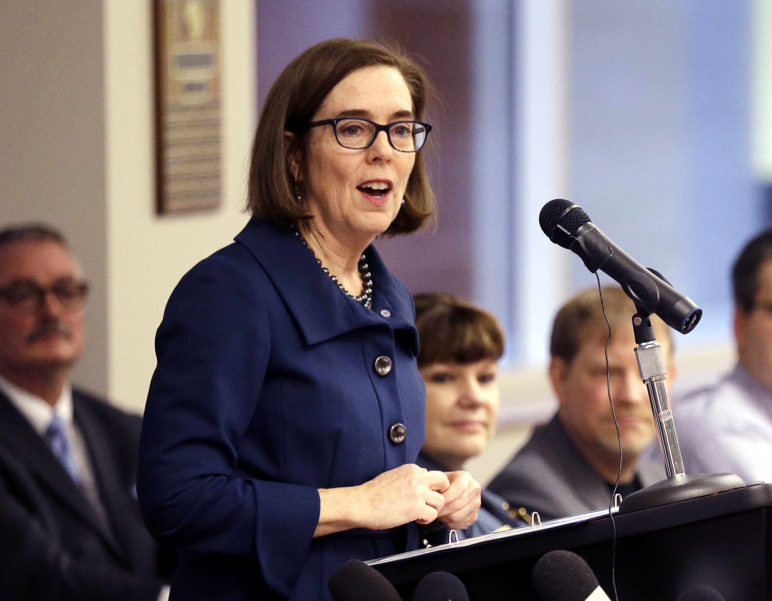Oregon governor signs bill to control drug prices