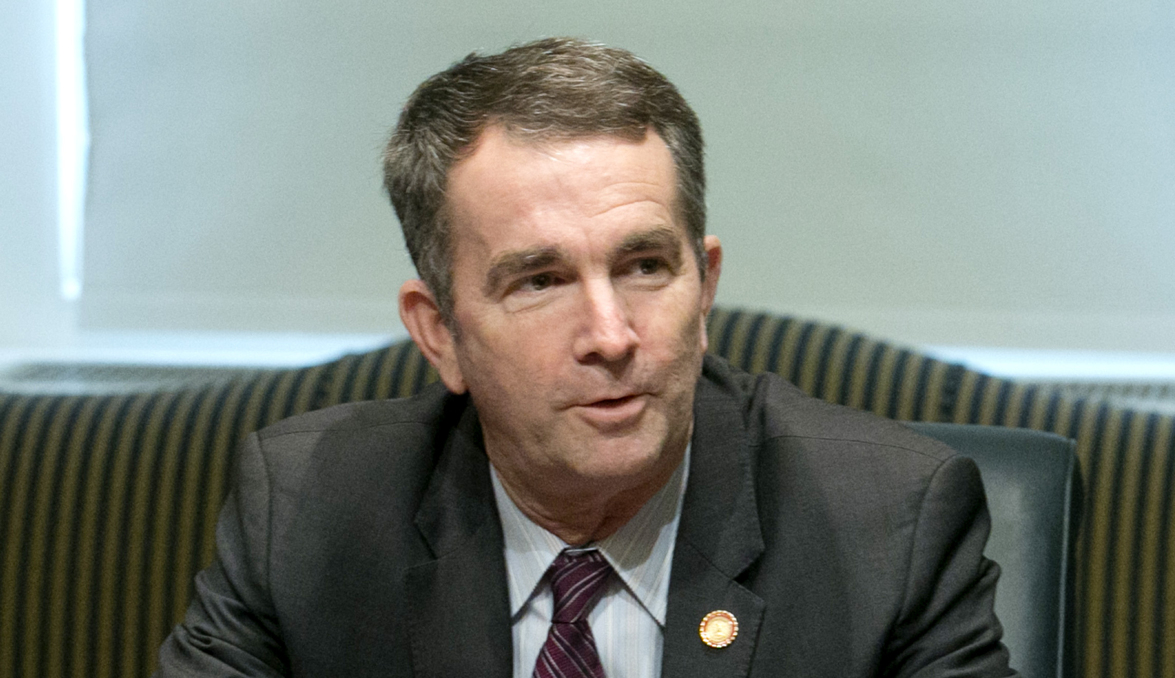 Ralph Northam not stepping down over racist photo