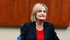 Cindy Hyde-Smith ties herself to Trump in campaign ad