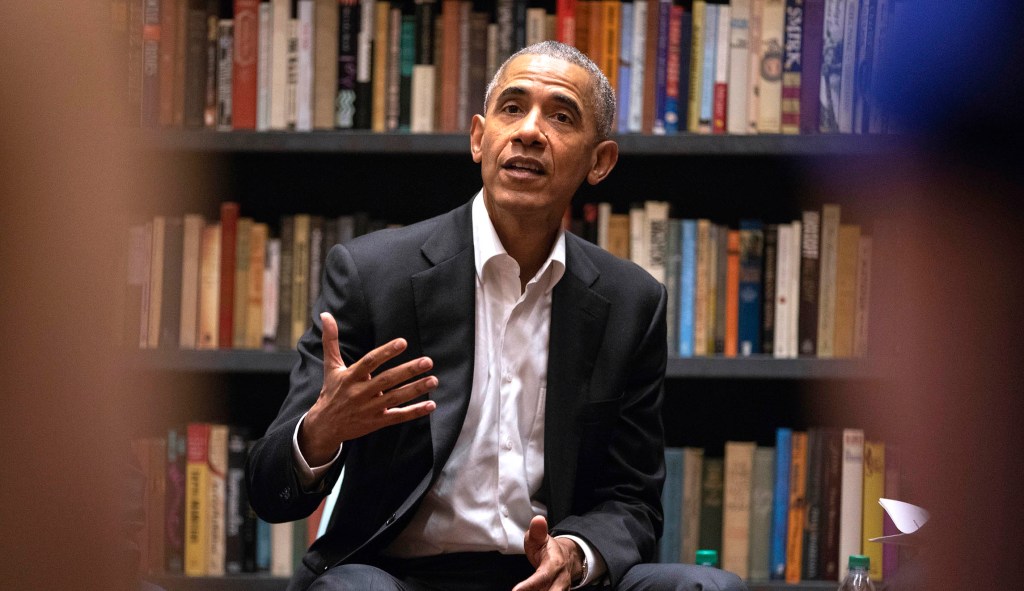 Obama tweets Memorial Day message during Trump remarks at Arlington