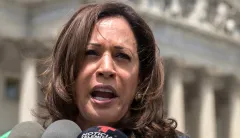Protesters hold ‘Trump won’ signs as Harris arrives in El Paso for her first border visit