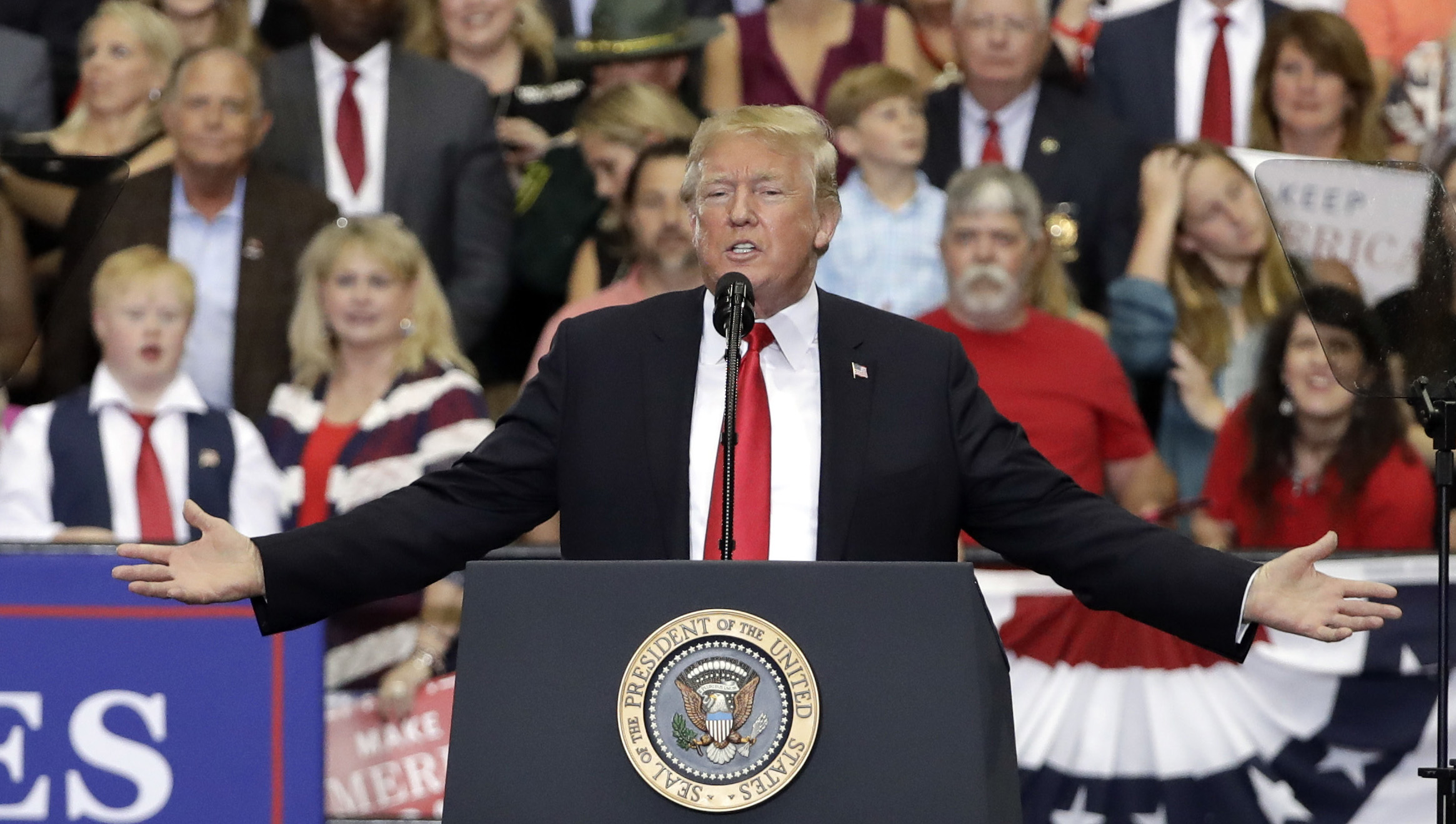Tennessee crowd boos Bob Corker at Trump rally