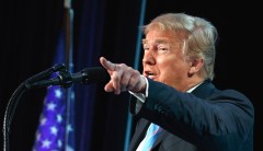 Trump accuses media of helping human smugglers by criticizing his border policy