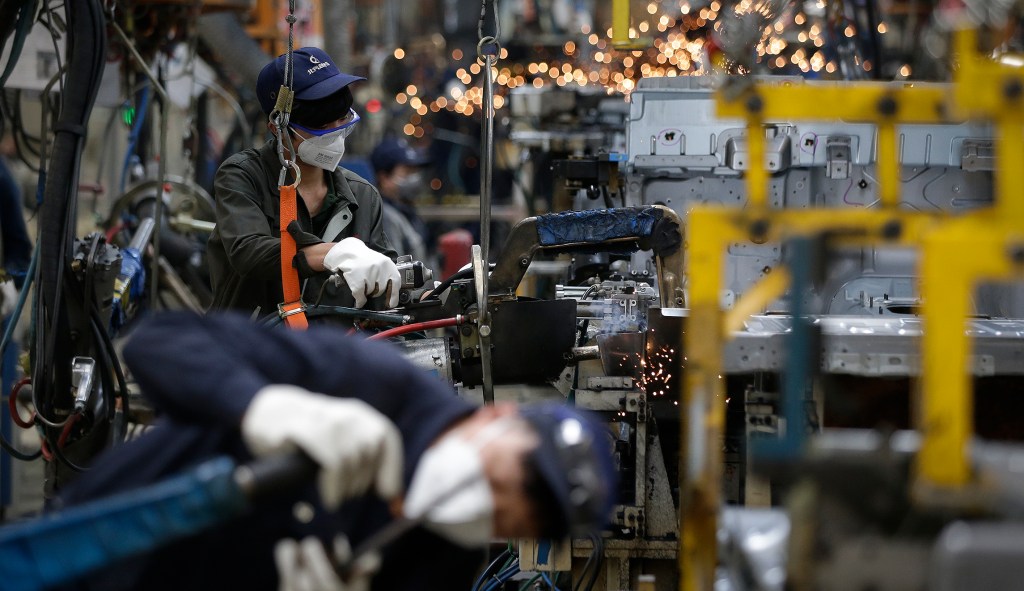 Trump gives little comfort to carmakers by swapping border closure for tariffs